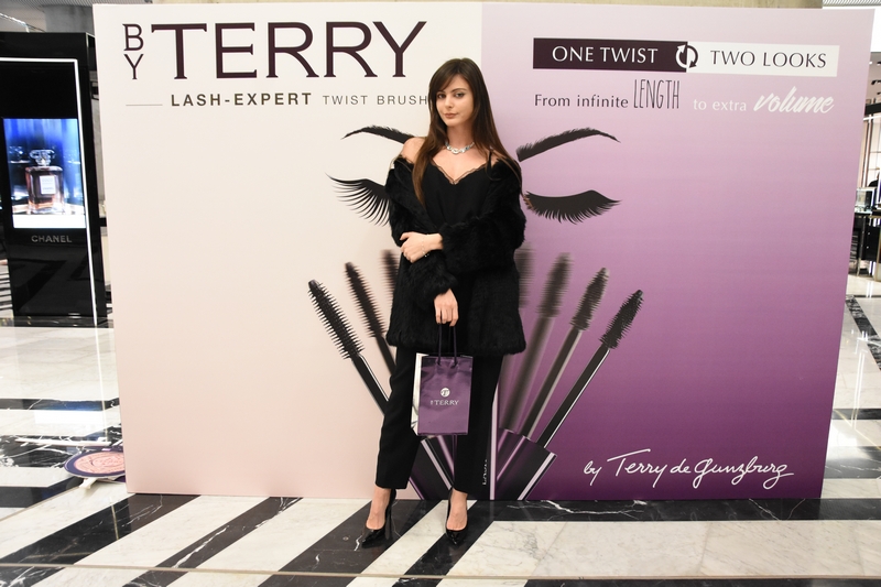 By Terry Lash-Expert Twist Brush
